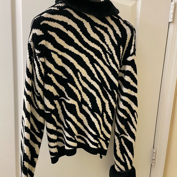 Heavy zip up sweater - Picture 3 of 3